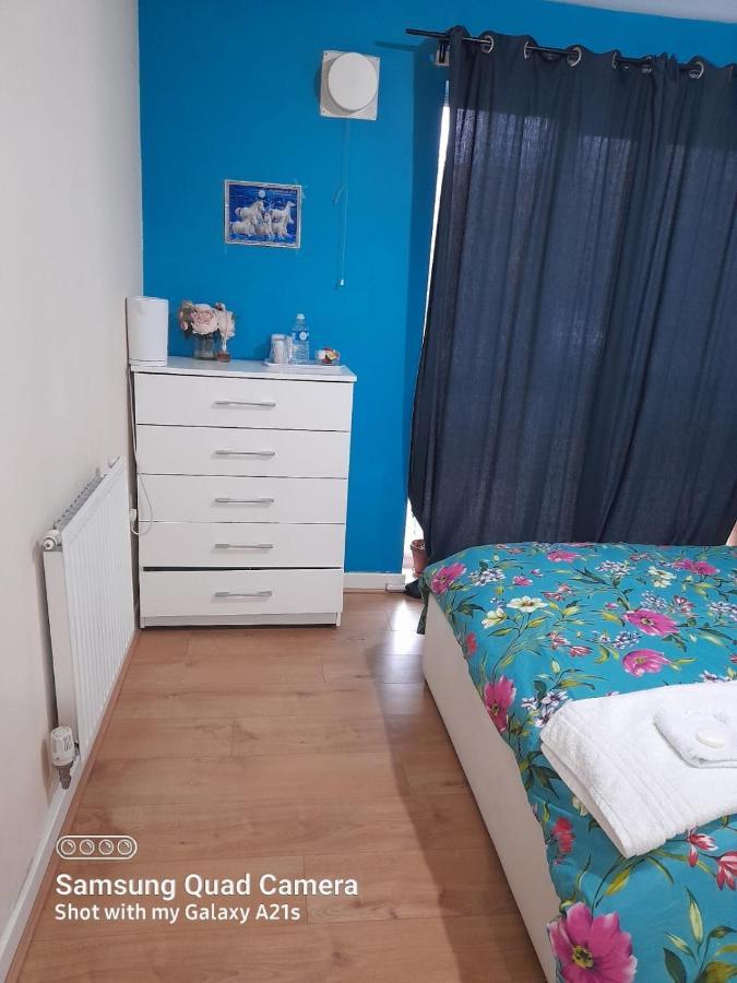 Apartament Beautiful 1 Bedroom Ground Floor With Shared Bathroom *