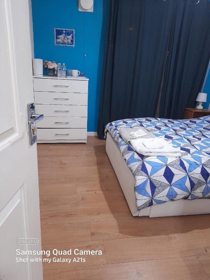 Beautiful 1 Bedroom Ground Floor With Shared Bathroom Apartament